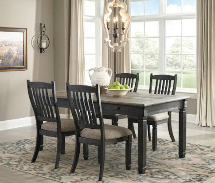 Tyler Creek Dining Table Set